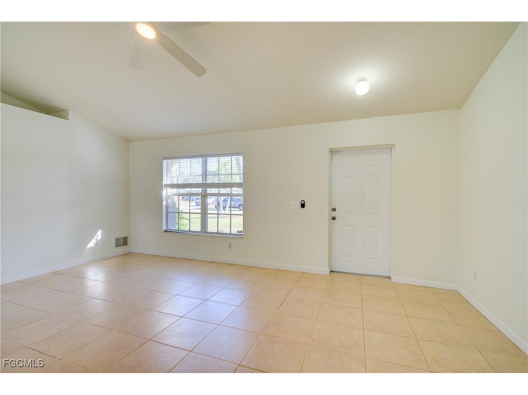 1310 NE 2nd Place Cape Coral FL 33909 2025022372 image10