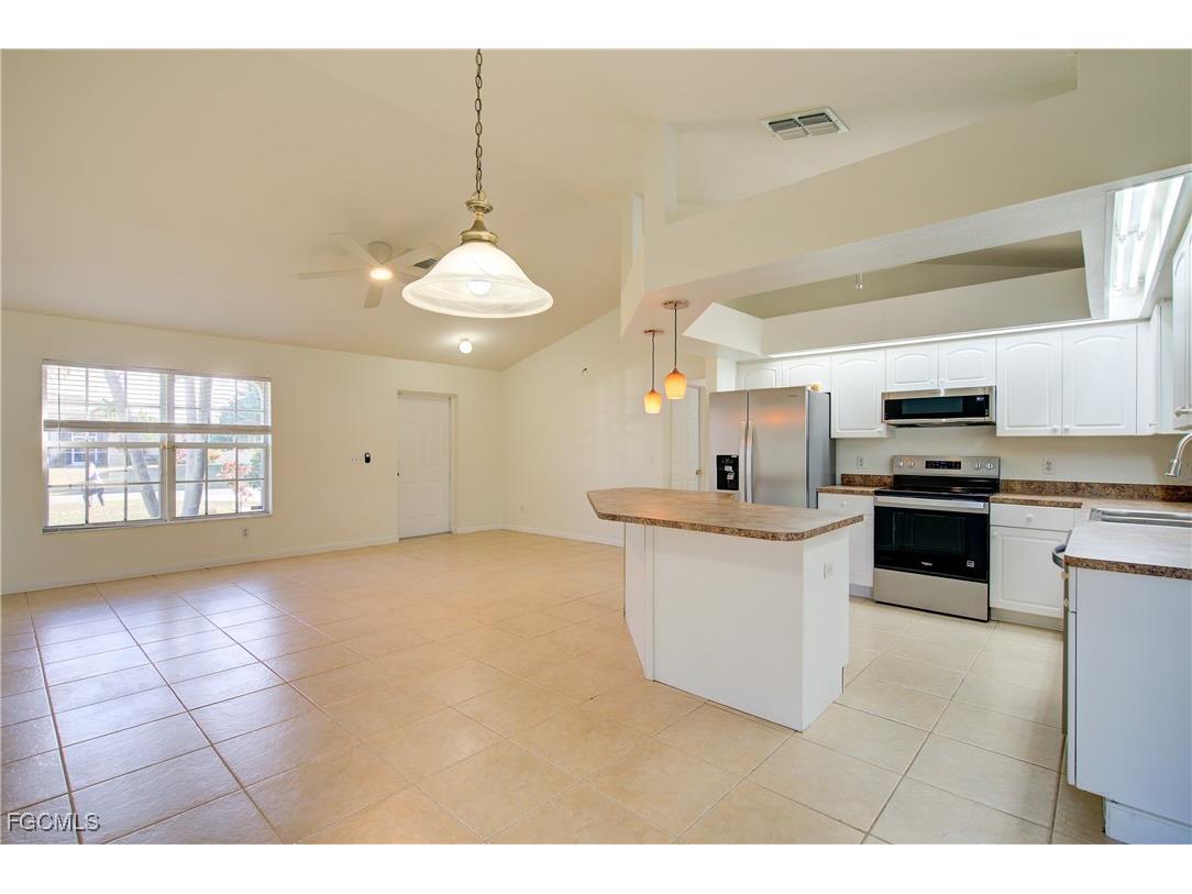 1310 NE 2nd Place Cape Coral FL 33909 2025022372 image12