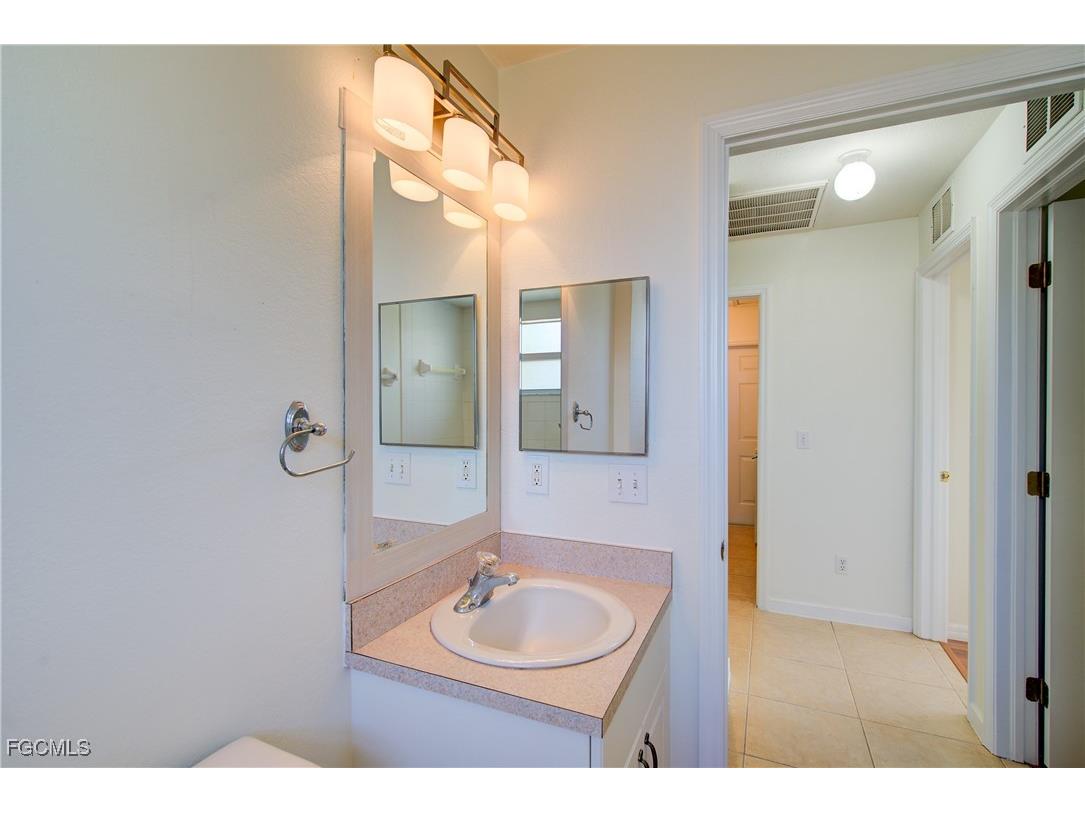 1310 NE 2nd Place Cape Coral FL 33909 2025022372 image20