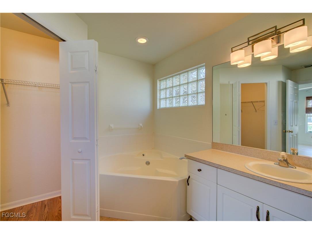 1310 NE 2nd Place Cape Coral FL 33909 2025022372 image25