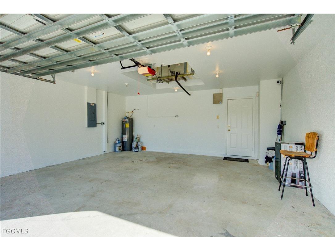 1310 NE 2nd Place Cape Coral FL 33909 2025022372 image28