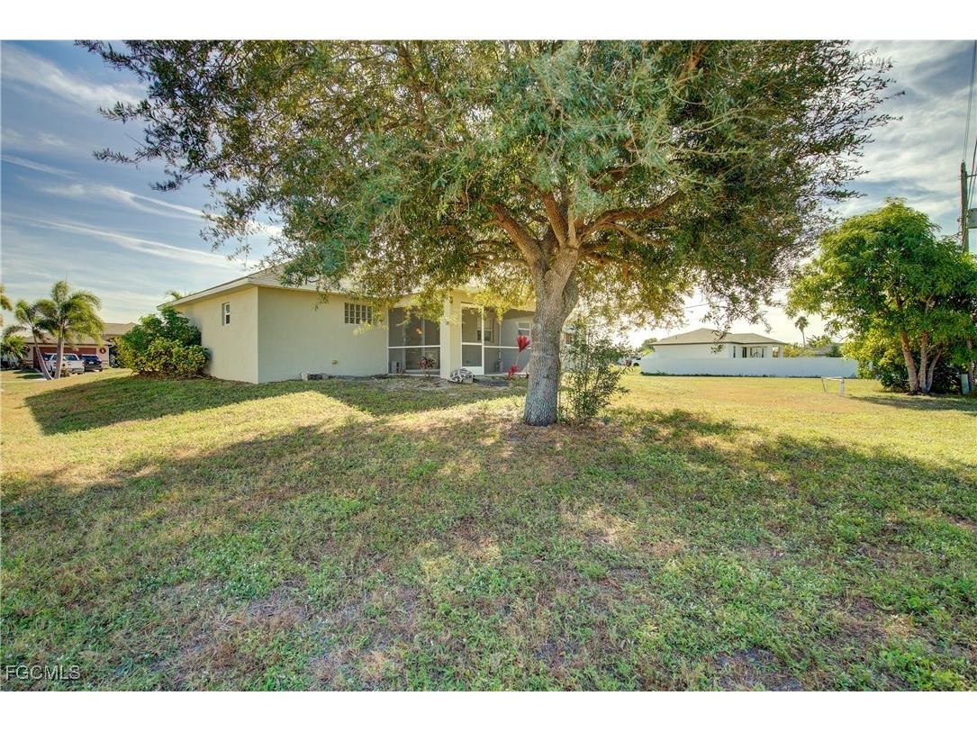 1310 NE 2nd Place Cape Coral FL 33909 2025022372 image31