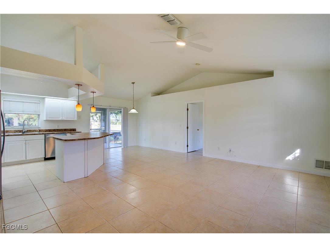 1310 NE 2nd Place Cape Coral FL 33909 2025022372 image4