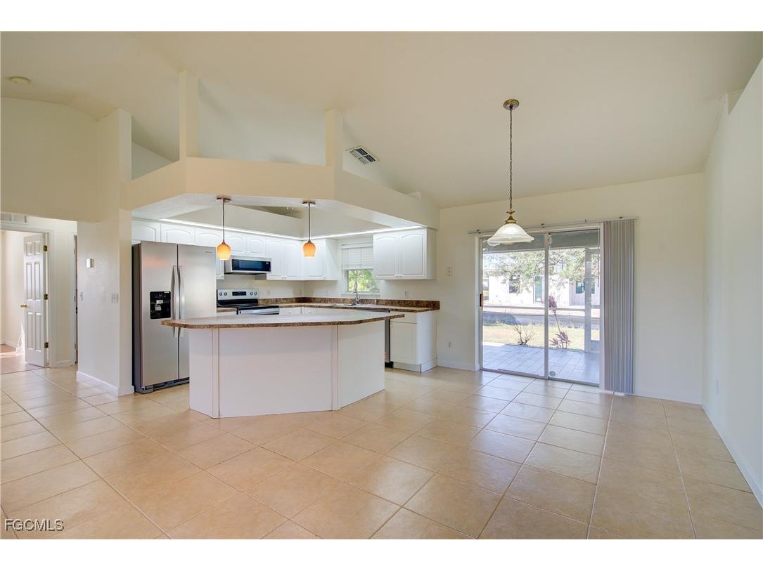 1310 NE 2nd Place Cape Coral FL 33909 2025022372 image5