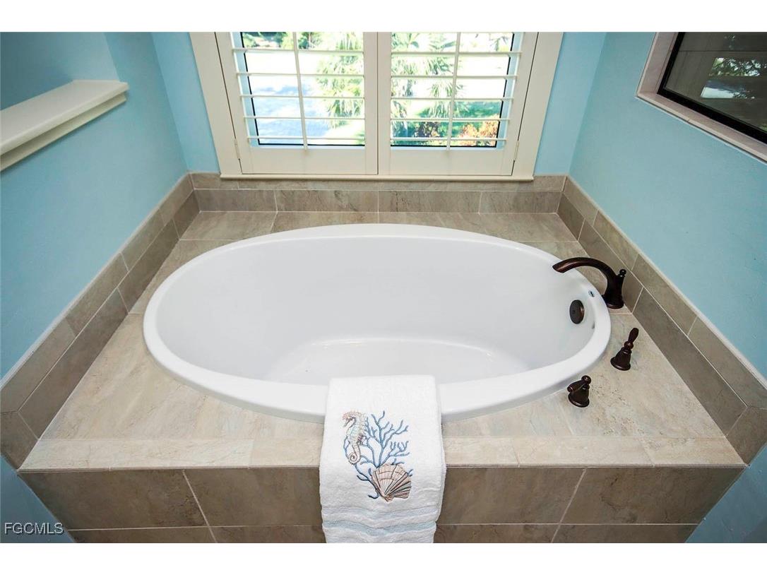 1310 Par View Drive Sanibel FL 33957 2025022766 image18