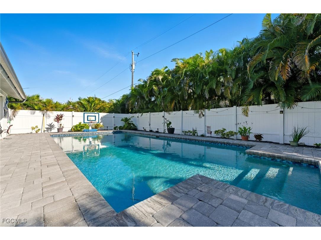 1310 SW 19th Lane Cape Coral FL 33991 2025014387 image17