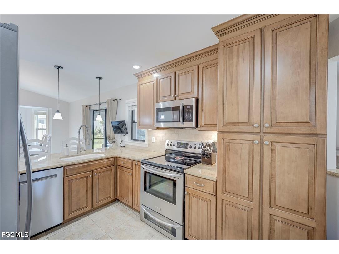 13103 Regent Circle Fort Myers FL 33966 2026025994 image2