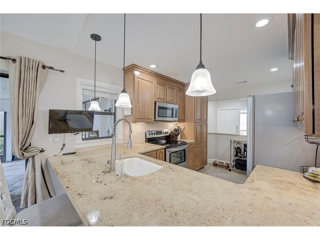 13103 Regent Circle Fort Myers FL 33966 2026025994 image4