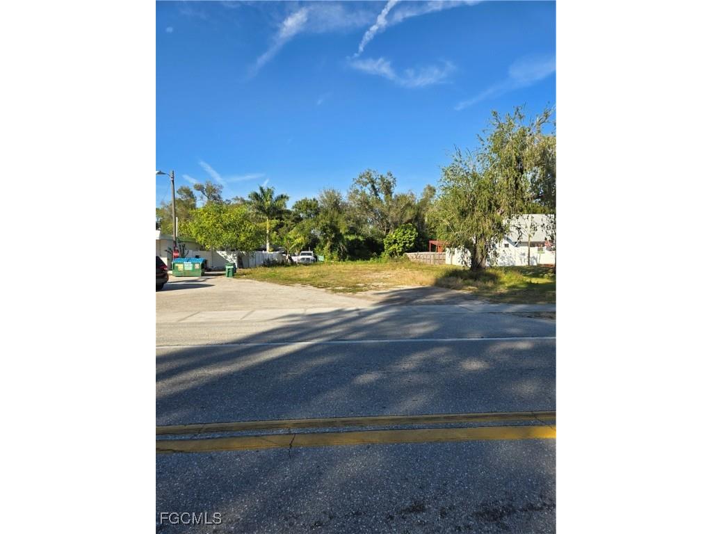 1311 Laurel Drive North Fort Myers FL 33917 2025024376 image1