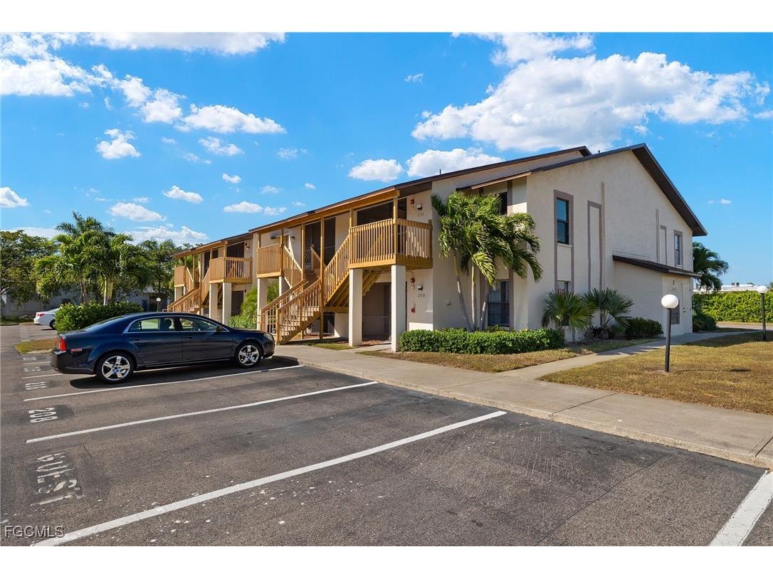 13118 Feather Sound Drive #215 Fort Myers FL 33919 2025012481 image1