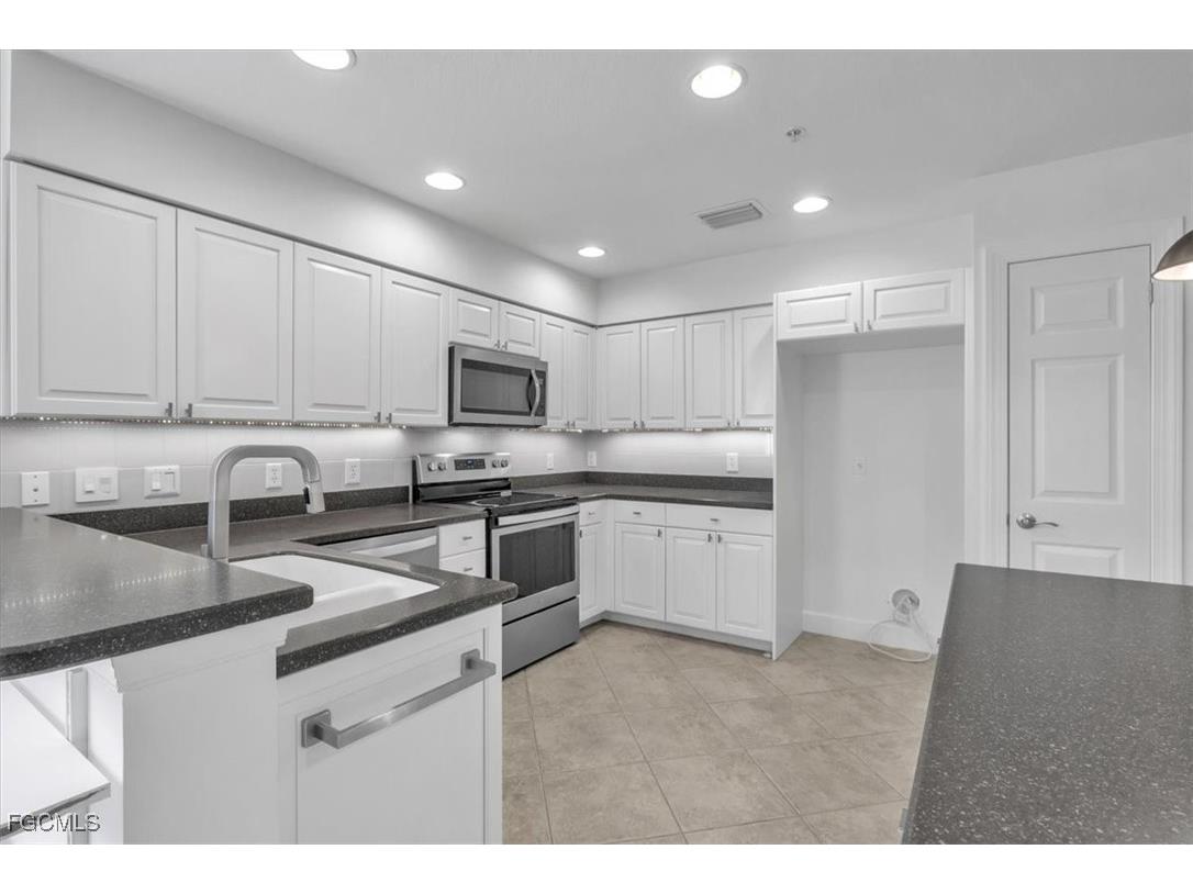 13121 Pebblebrook Point Circle #102 Fort Myers FL 33905 2025006362 image11