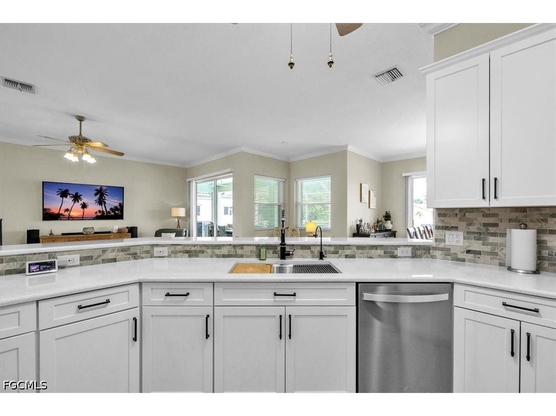 1313 SE 29th Terrace Cape Coral FL 33904 2026014945 image5