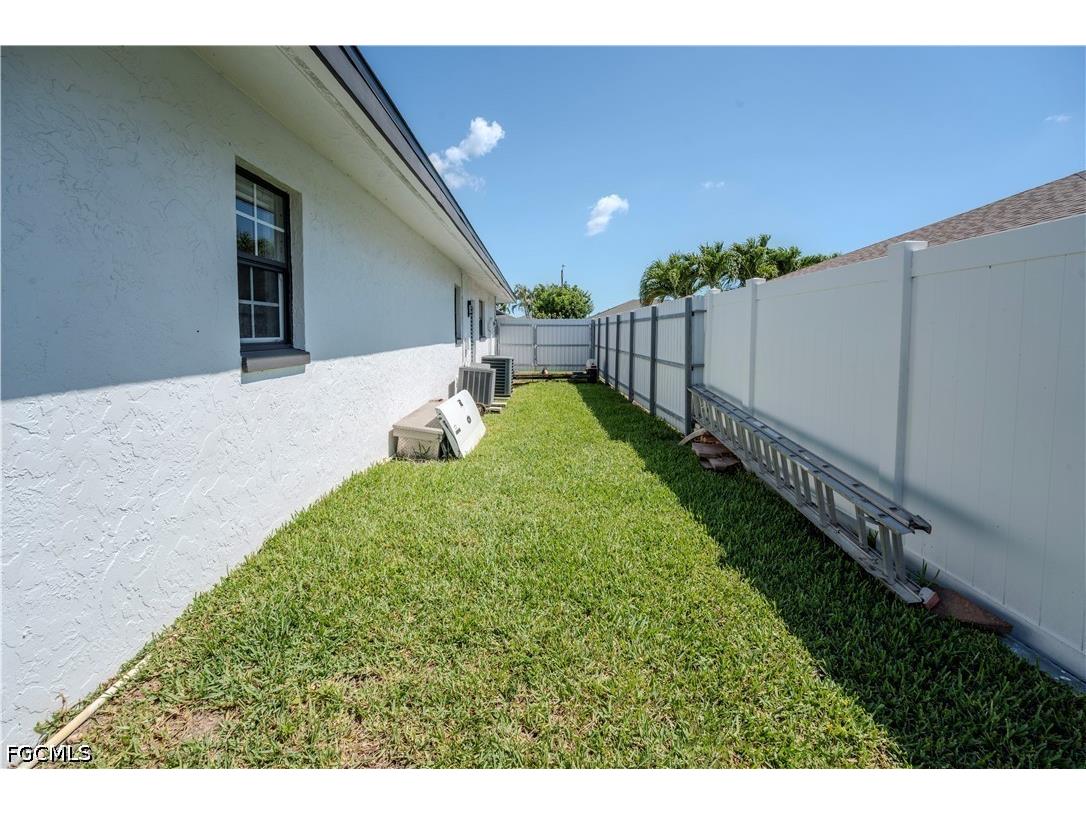 1313 SE 37th Terrace Cape Coral FL 33904 2026023738 image17