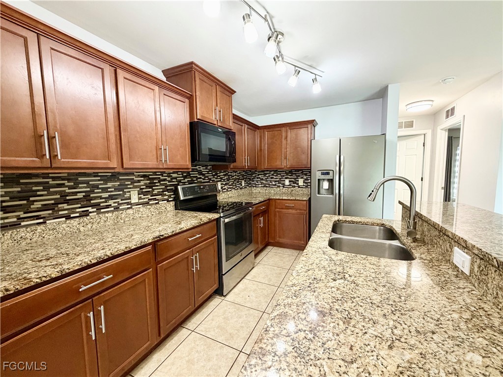 1313 SW 12th Terrace Cape Coral FL 33991 2025013468 image5