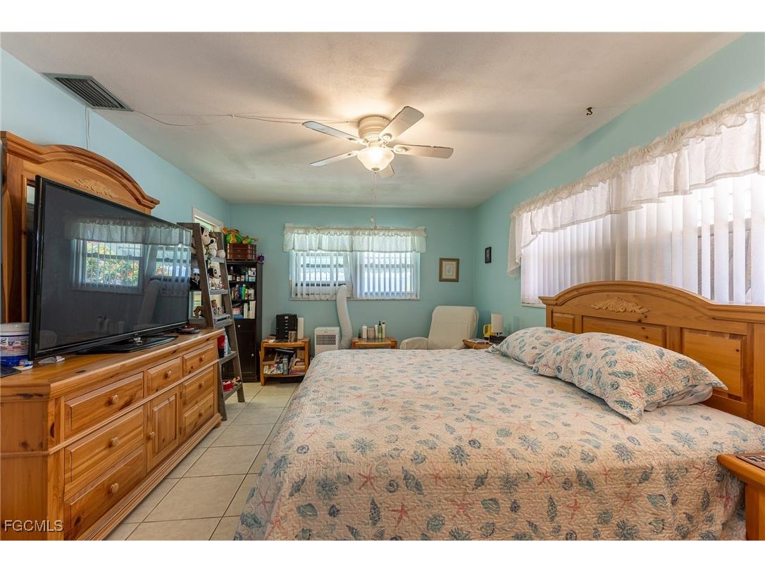 1313 Shelby Parkway Cape Coral FL 33904 2025011627 image24