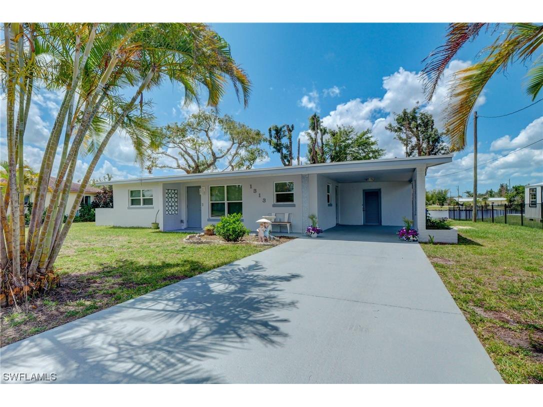 1313 Thompson Street North Fort Myers FL 33903 223039439 image1