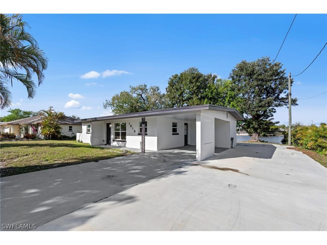 1313 Thompson Street North Fort Myers FL 33903 226009905 image3