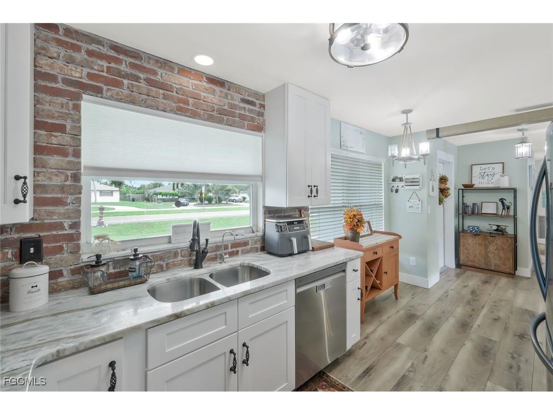 1317 Everest Parkway Cape Coral FL 33904 2025010980 image8