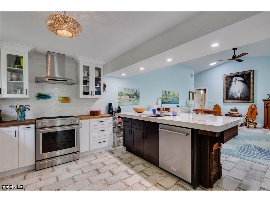 1318 Junonia Street Sanibel FL 33957 2026025188 image12
