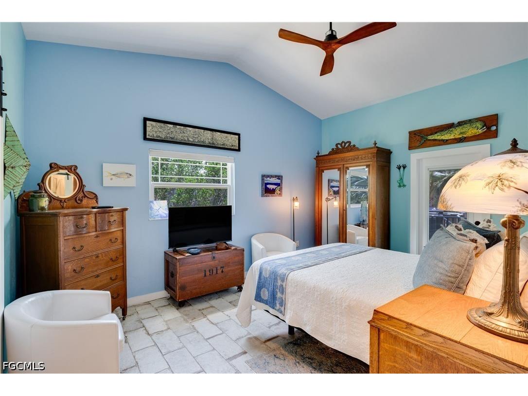 1318 Junonia Street Sanibel FL 33957 2026025188 image17