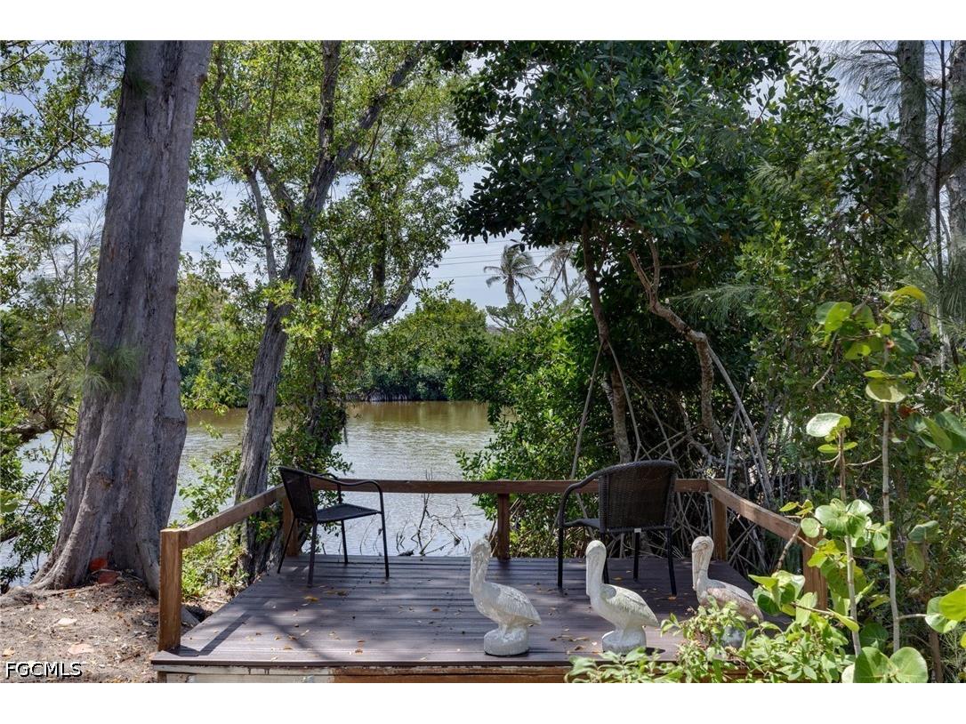 1318 Junonia Street Sanibel FL 33957 2026025188 image32