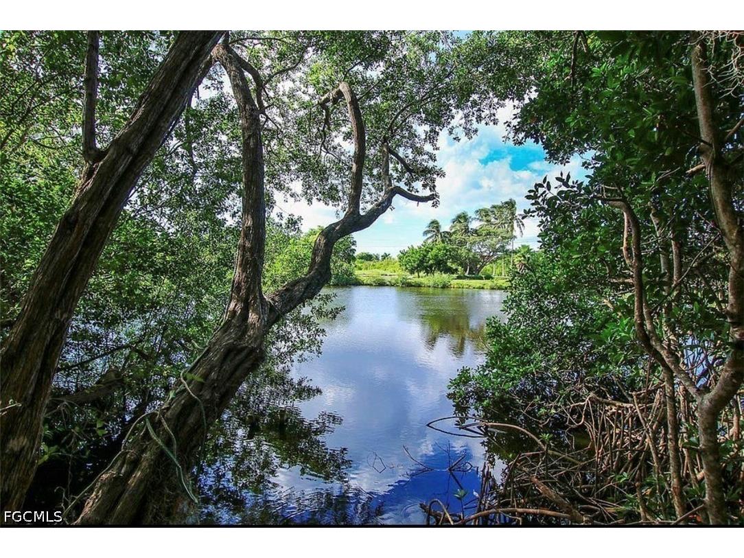 1318 Junonia Street Sanibel FL 33957 2026025188 image33