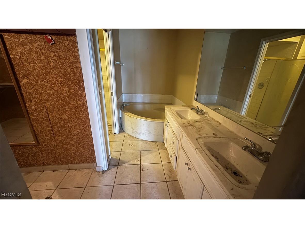 1318 SW 2nd Avenue Cape Coral FL 33991 2025016157 image10