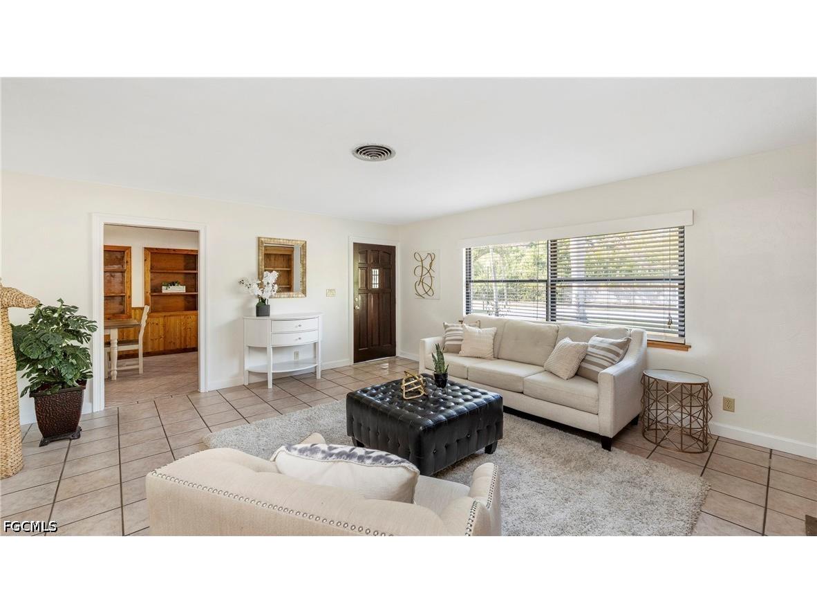 1320 Miracle Lane Fort Myers FL 33901 2026013754 image4