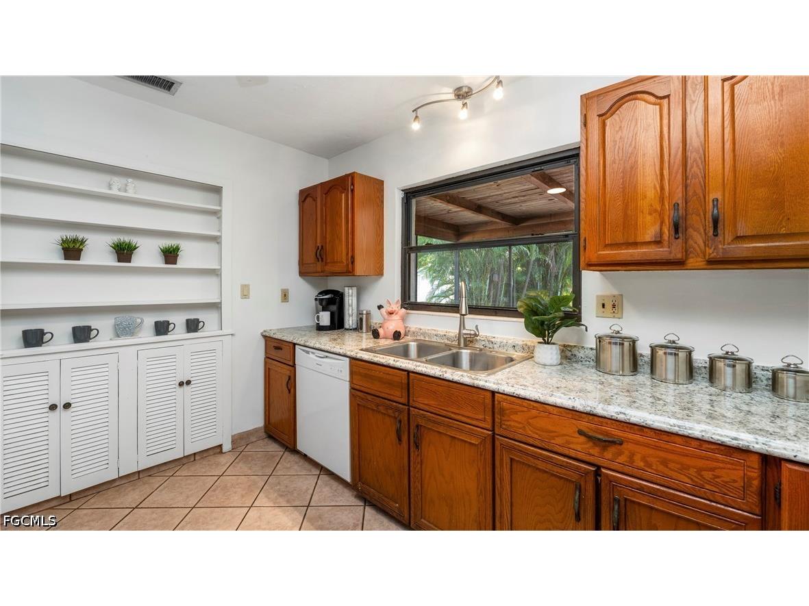 1320 Miracle Lane Fort Myers FL 33901 2026013754 image7