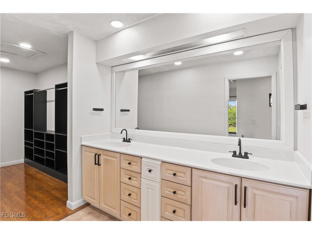 1321 Hancock Bridge Parkway Cape Coral FL 33990 2025002711 image31