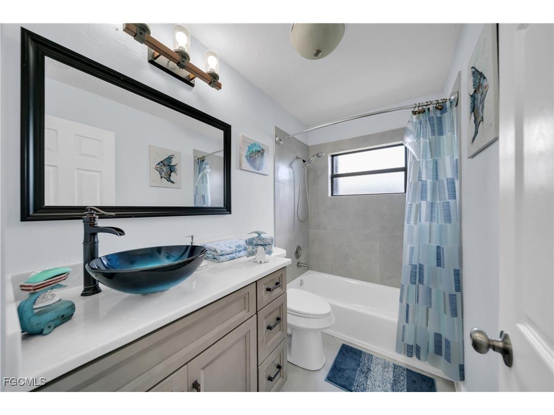 1321 SE 21st Lane Cape Coral FL 33990 2025012915 image25