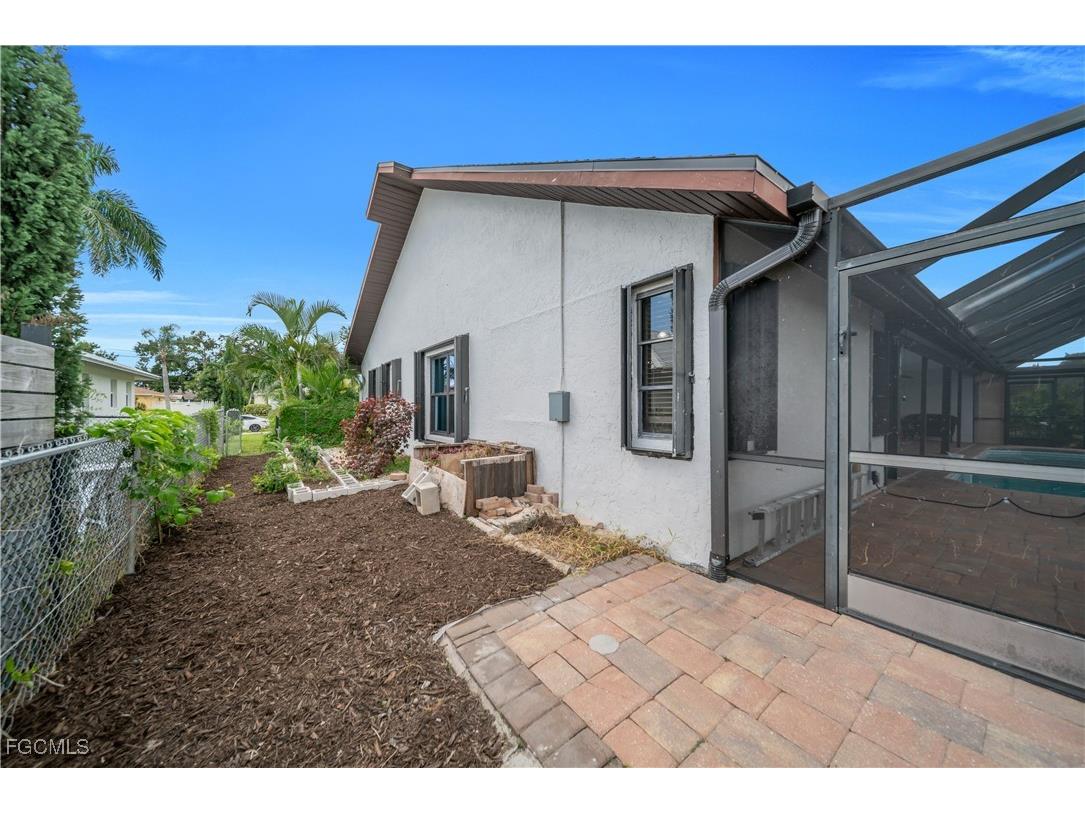 1321 SE 21st Lane Cape Coral FL 33990 2025012915 image35