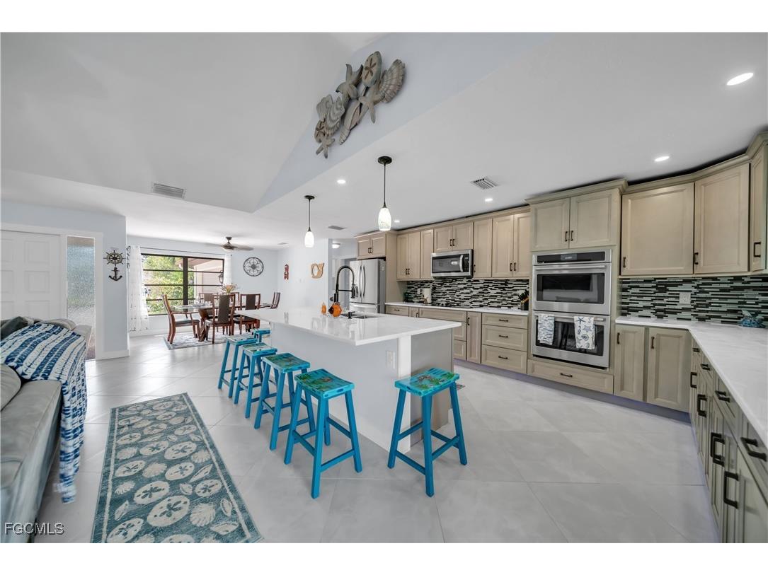 1321 SE 21st Lane Cape Coral FL 33990 2025012915 image4