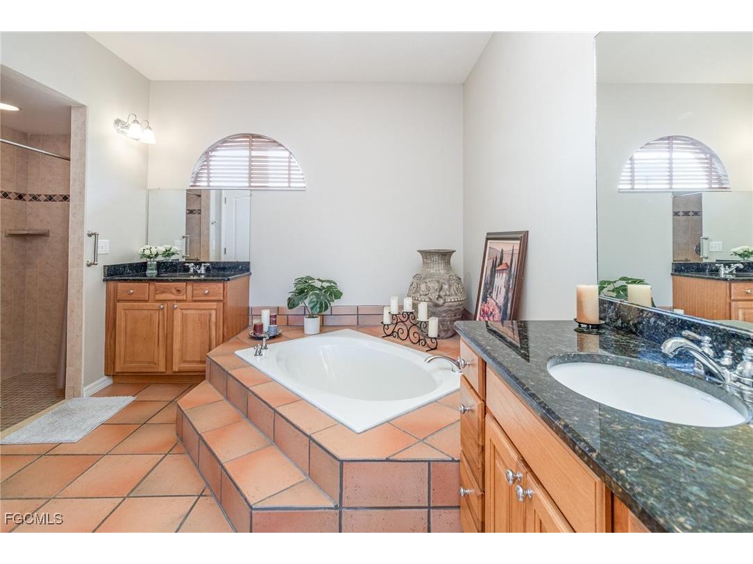 1323 SW 27th Terrace Cape Coral FL 33914 2025016733 image13