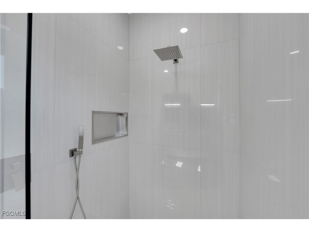 1324 Longwood Drive Fort Myers FL 33919 2025016536 image31