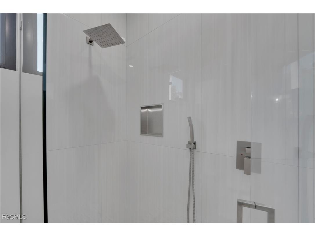 1324 Longwood Drive Fort Myers FL 33919 2025016536 image39