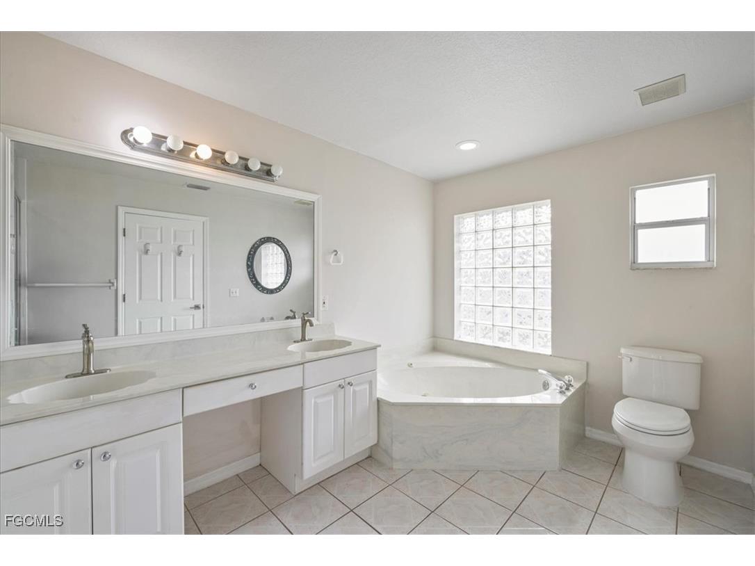 1324 SW 8th Court Cape Coral FL 33991 2025022928 image18