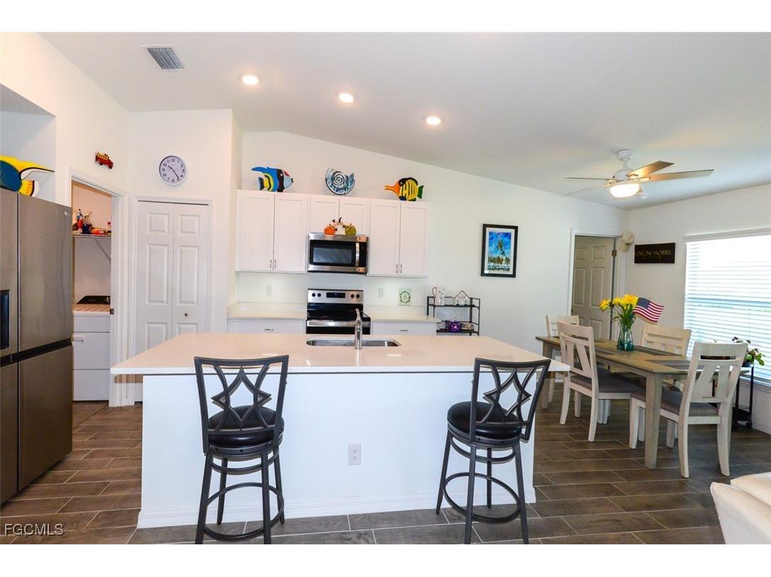 1324 SW 8th Place Cape Coral FL 33991 2025019528 image3