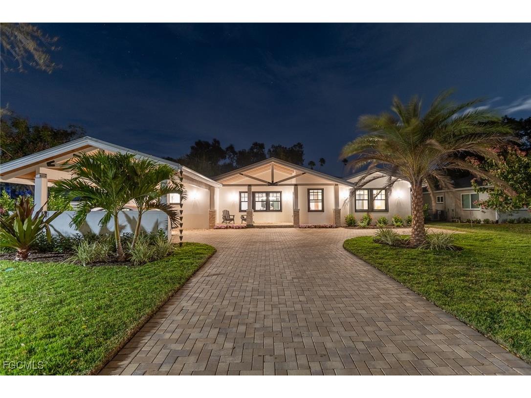1325 Canterbury Drive Fort Myers FL 33901 2026003875 image1