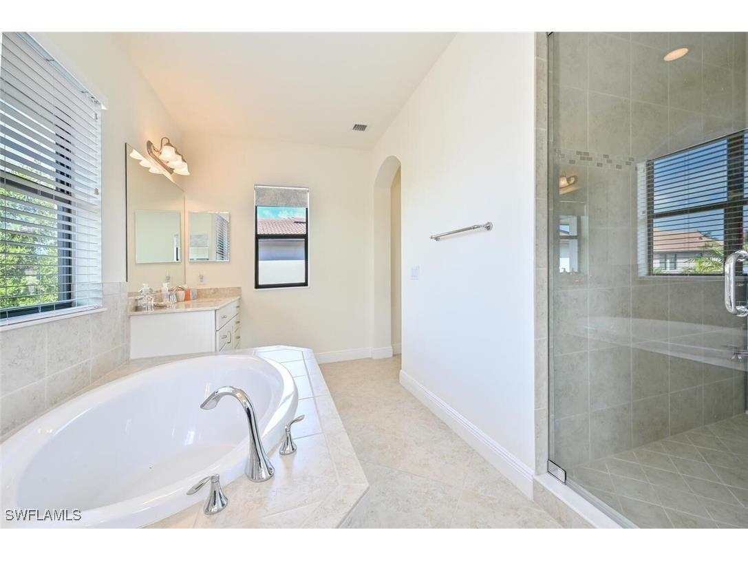 1326 Kendari Terrace Naples FL 34113 225041447 image20