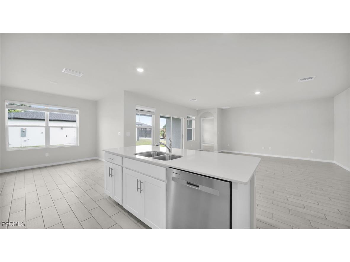 1327 SE 16th Place Cape Coral FL 33990 2026003091 image7