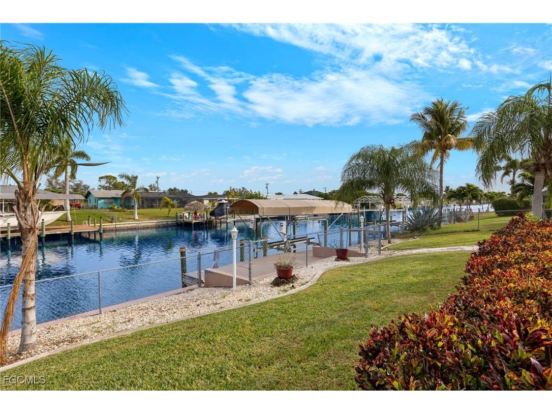 1327 SE 17th Street Cape Coral FL 33990 2025009817 image17