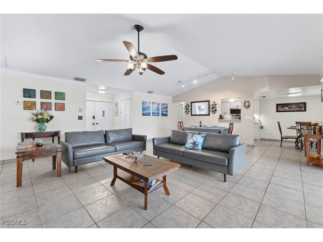 1327 SE 17th Street Cape Coral FL 33990 2025009817 image20