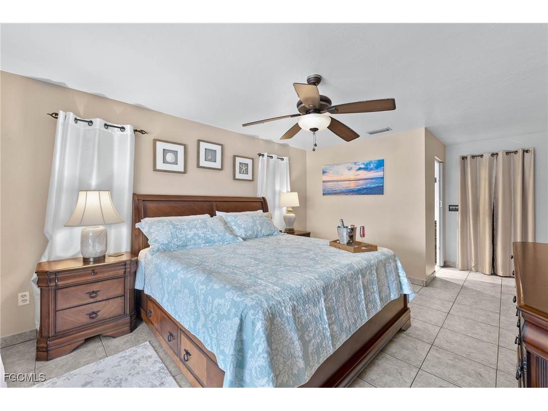 1327 SE 17th Street Cape Coral FL 33990 2025009817 image8