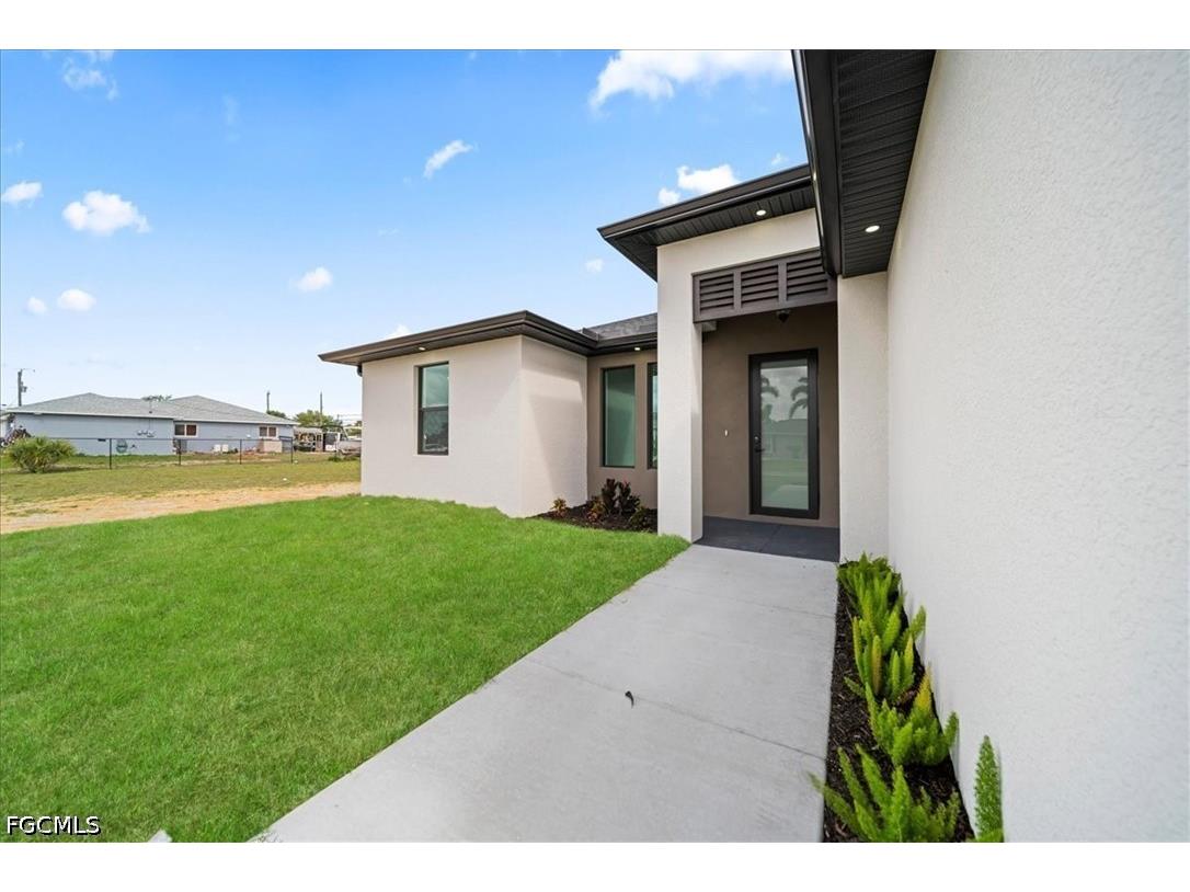 1329 NE 18th Terrace Cape Coral FL 33909 2026015192 image4