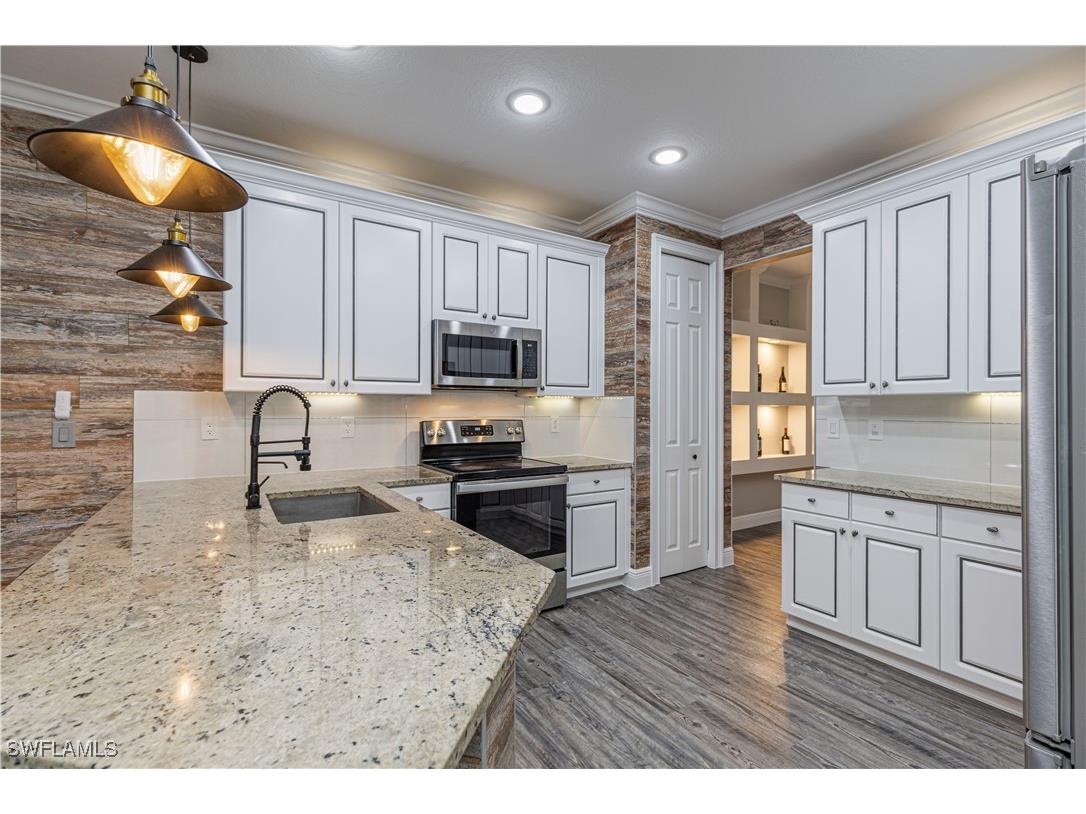 1330 Mariposa Circle #103 Naples FL 34105 225079042 image3