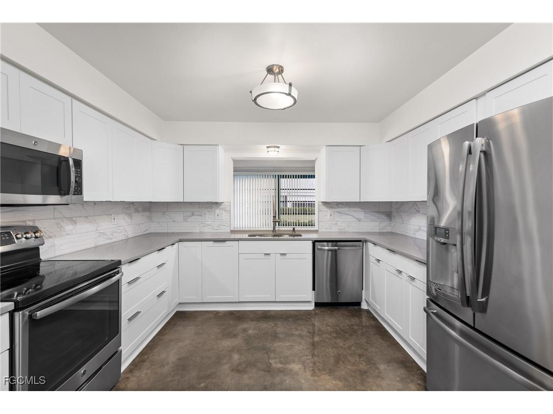 1331 S Brandywine Circle Fort Myers FL 33919 2025010504 image1