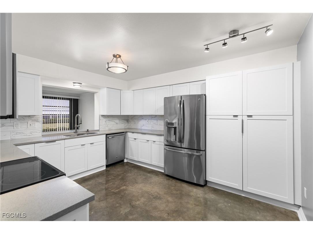 1331 S Brandywine Circle Fort Myers FL 33919 2025010504 image3