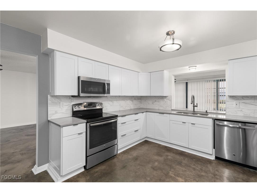 1331 S Brandywine Circle Fort Myers FL 33919 2025010504 image4