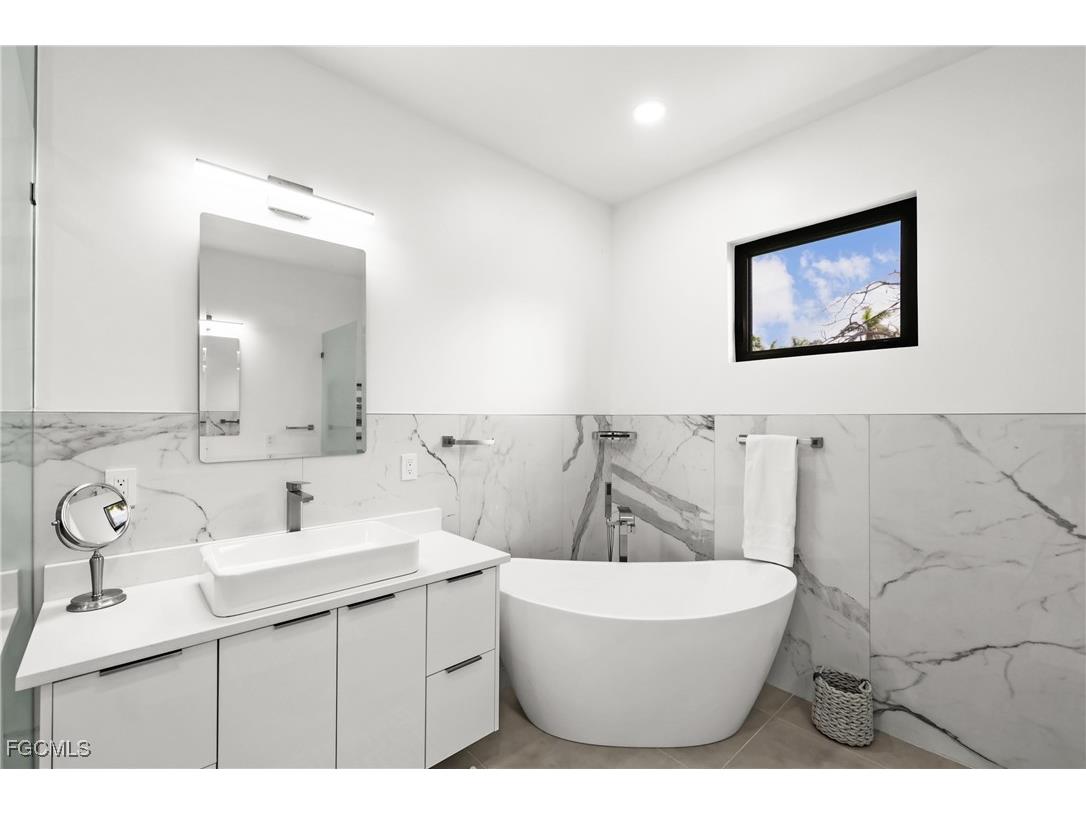 1332 Longwood Drive Fort Myers FL 33919 2025016294 image16